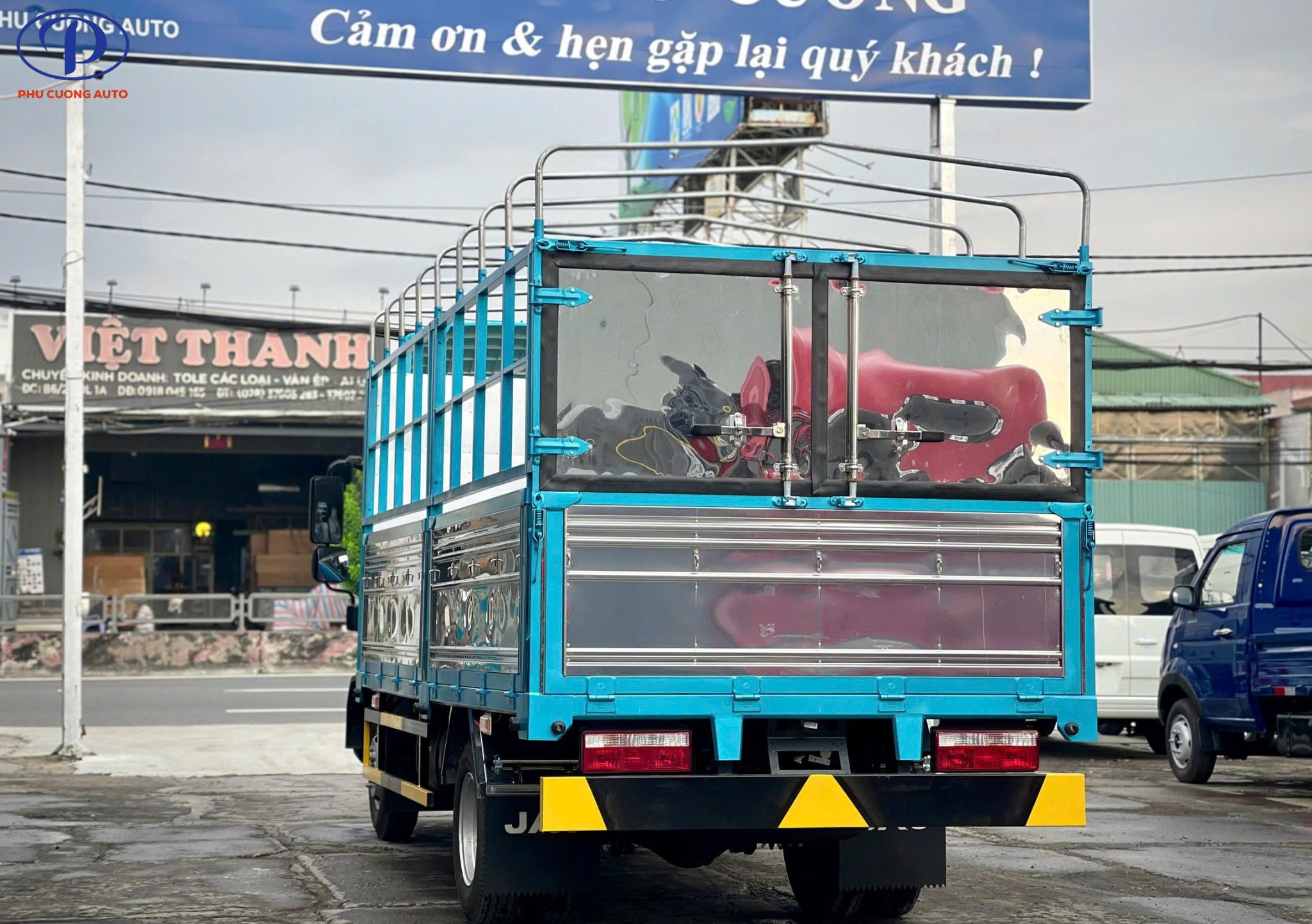 khoang-thung-xe-tai-jac-3.5-tan-thung-bat