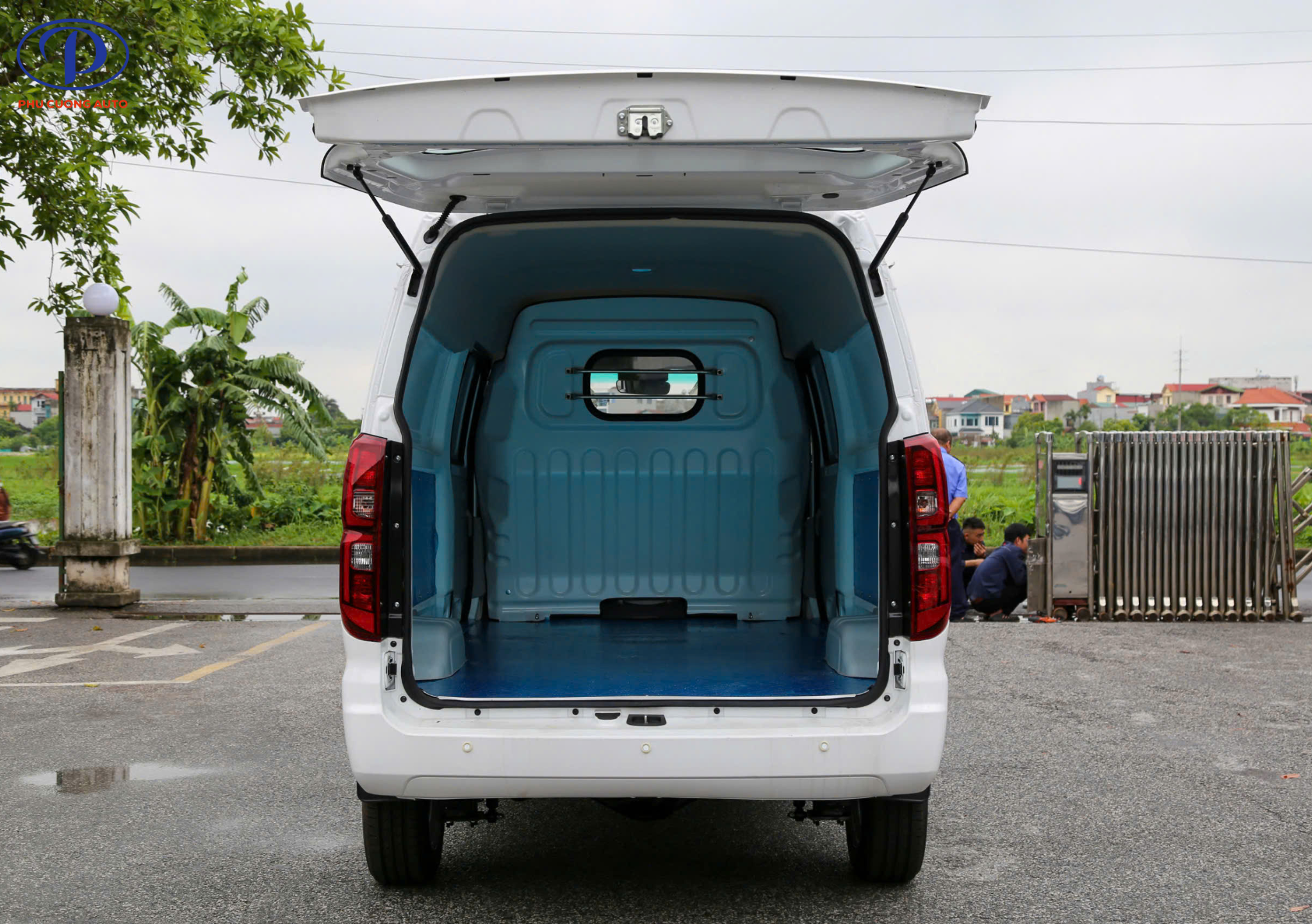 khoang-hang-xe-van-srm-x30
