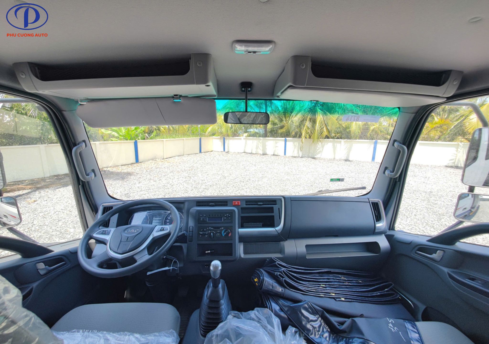khoang-cabin-xe-tai-jac-9.1-tan