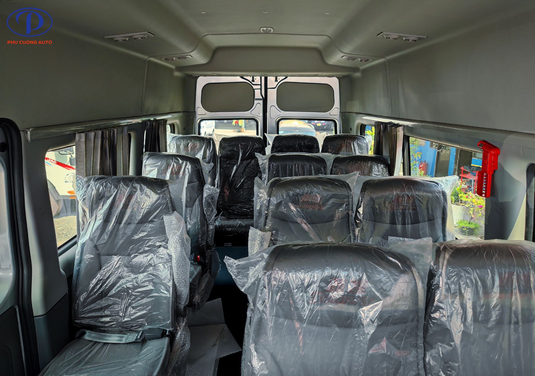khoang-hanh-khach-xe-tai-jac-16-cho