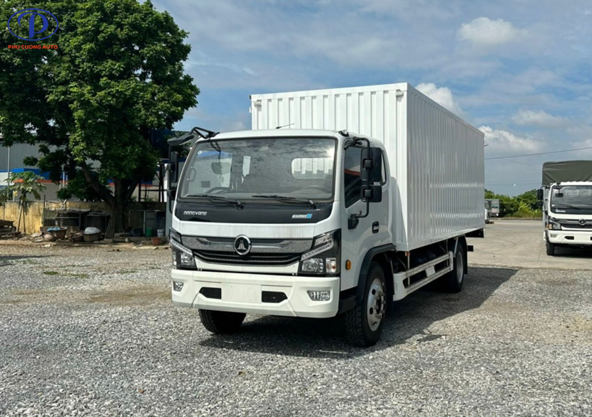 dau-cabin-xe-tai-dong-vang-800-thung-kin-container