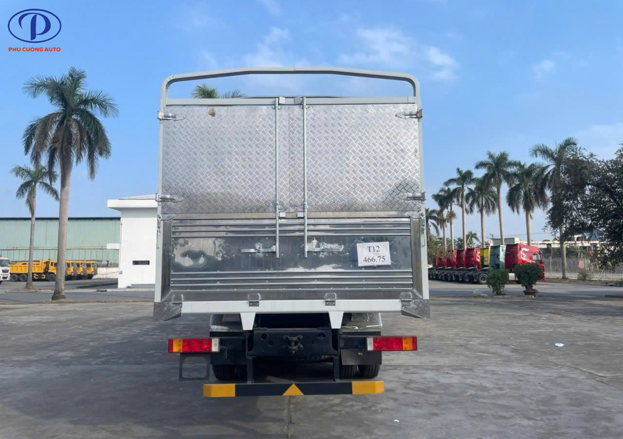 duoi-xe-tai-dongfeng-3-chan-13.6-tan