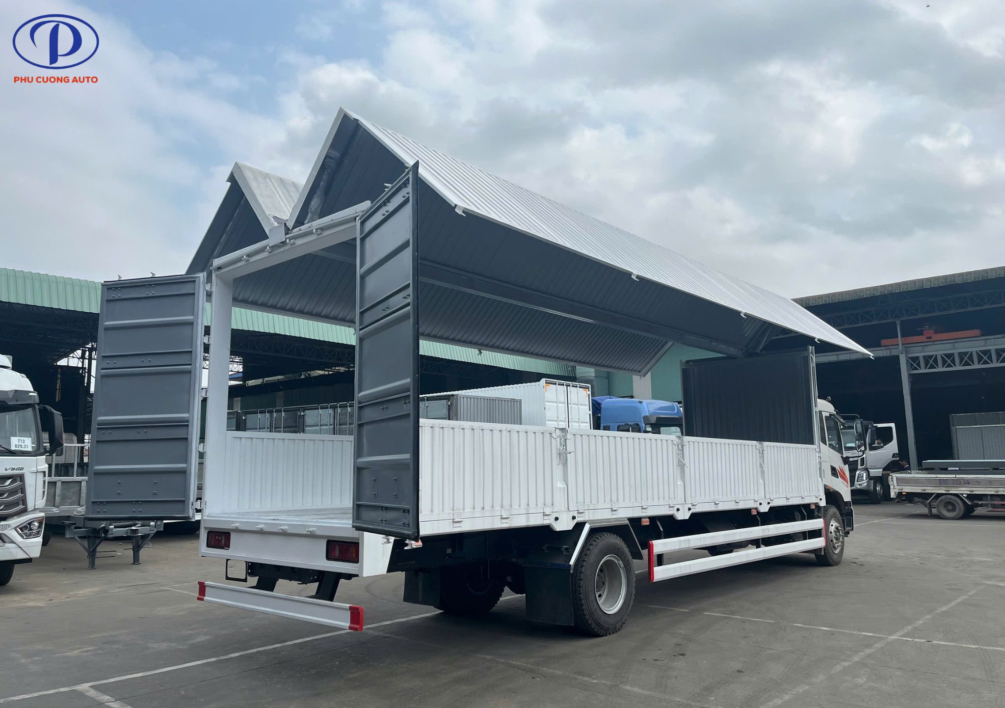 khoang-thung-canh-doi-xe-dongfeng-kr180