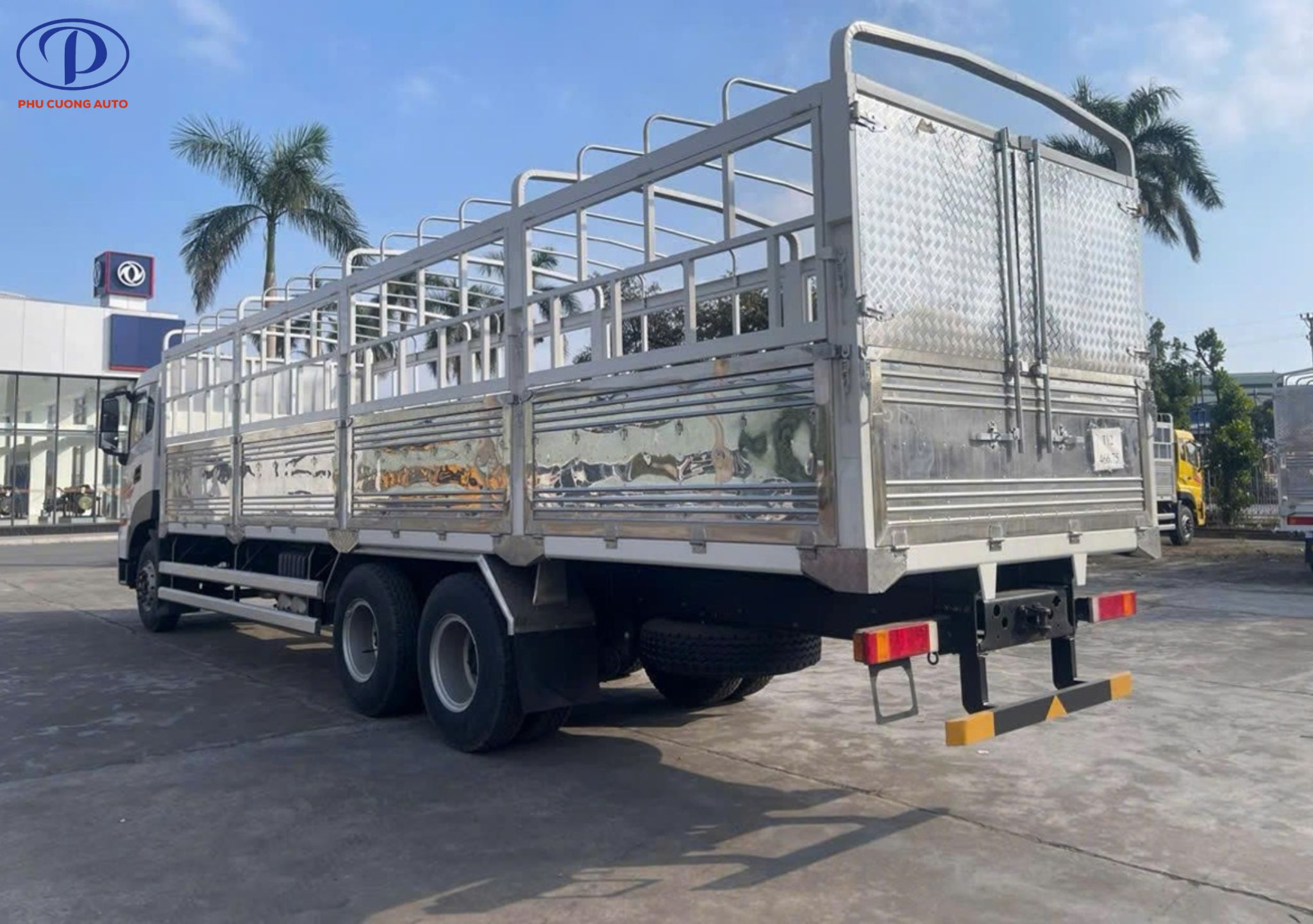 khoang-thung-xe-tai-dongfeng-3-chan-kl270