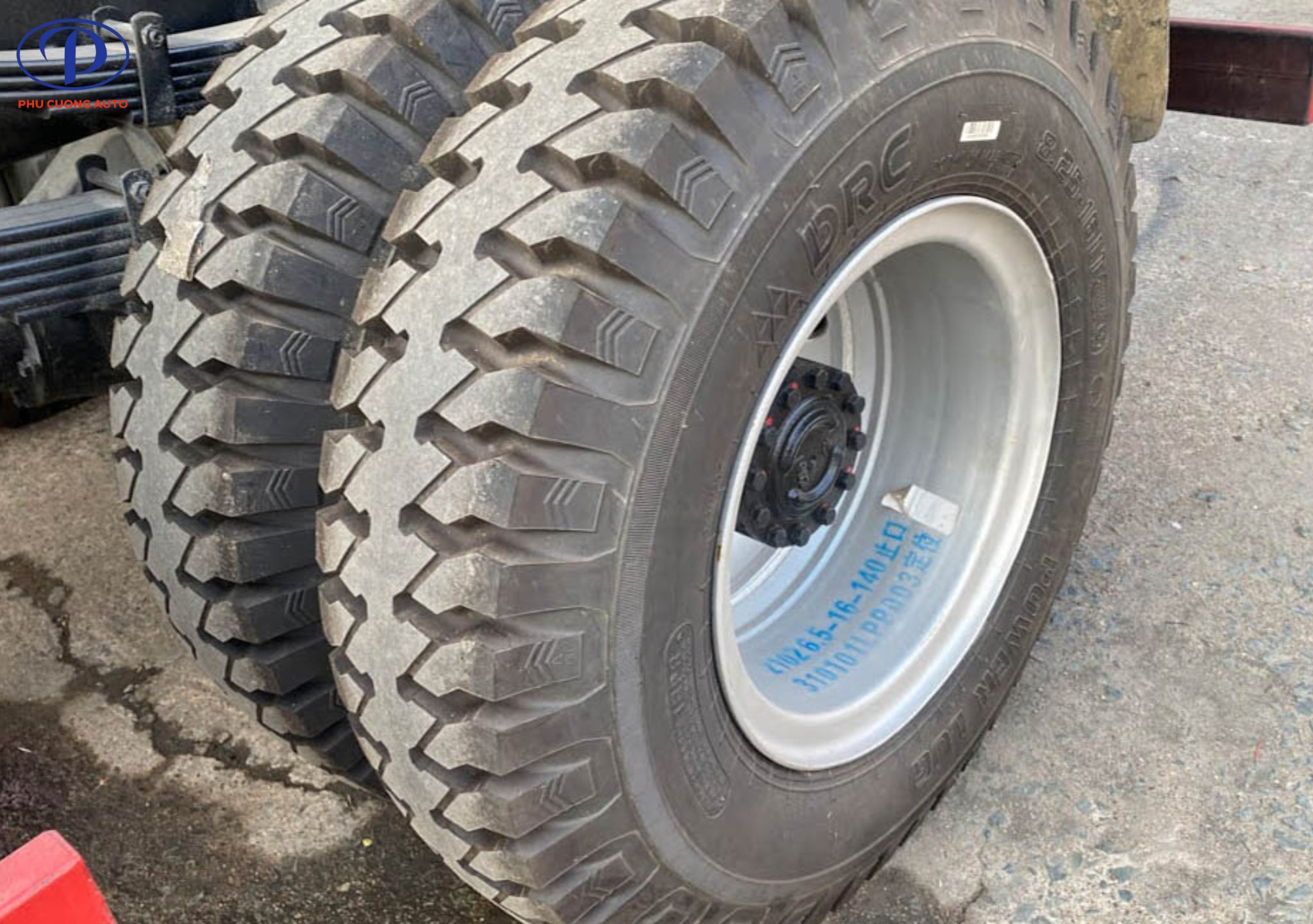 lop-xe-co-8.25r16