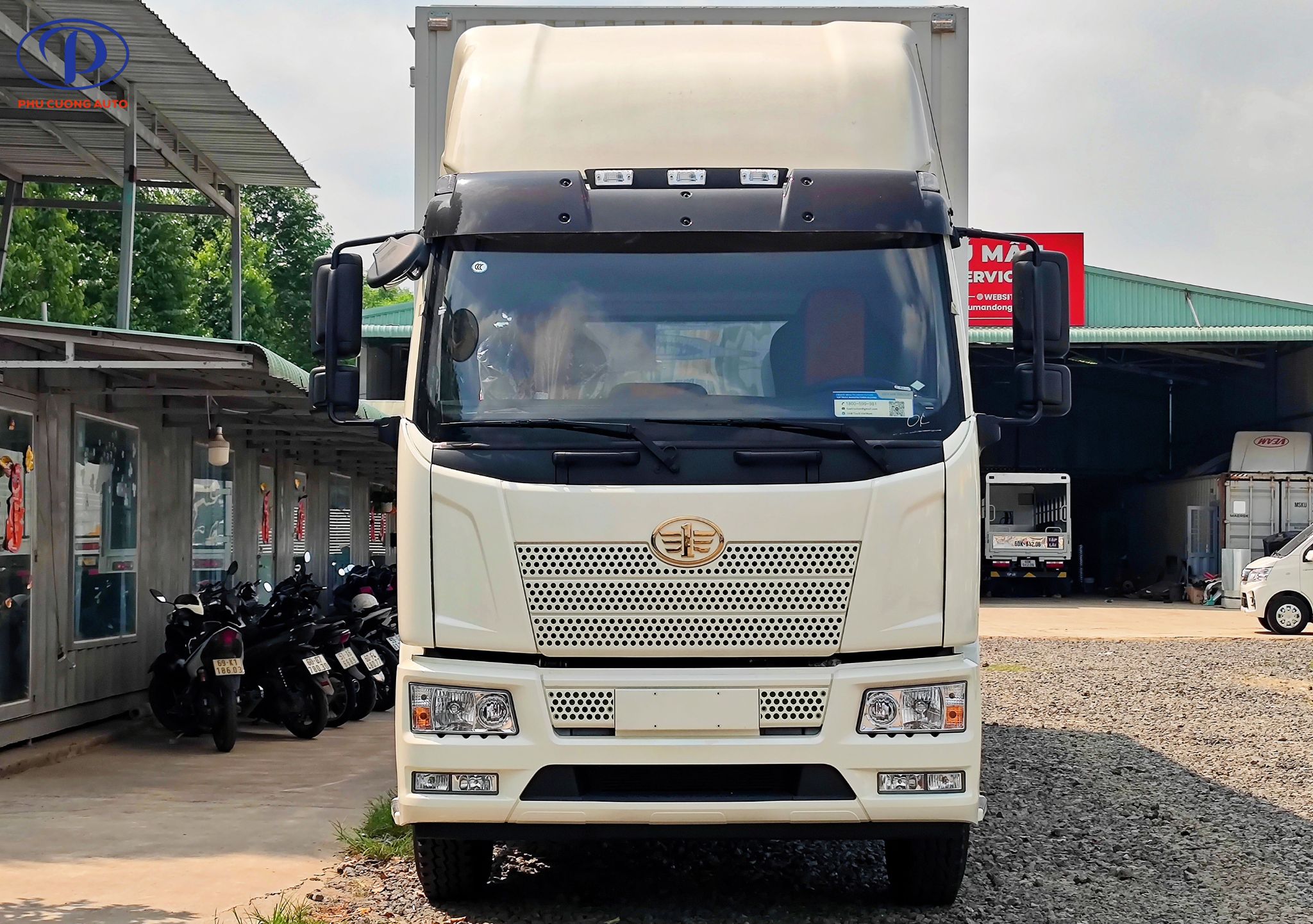 dau-cabin-xe-tai-faw-j6l-thung-kin-container