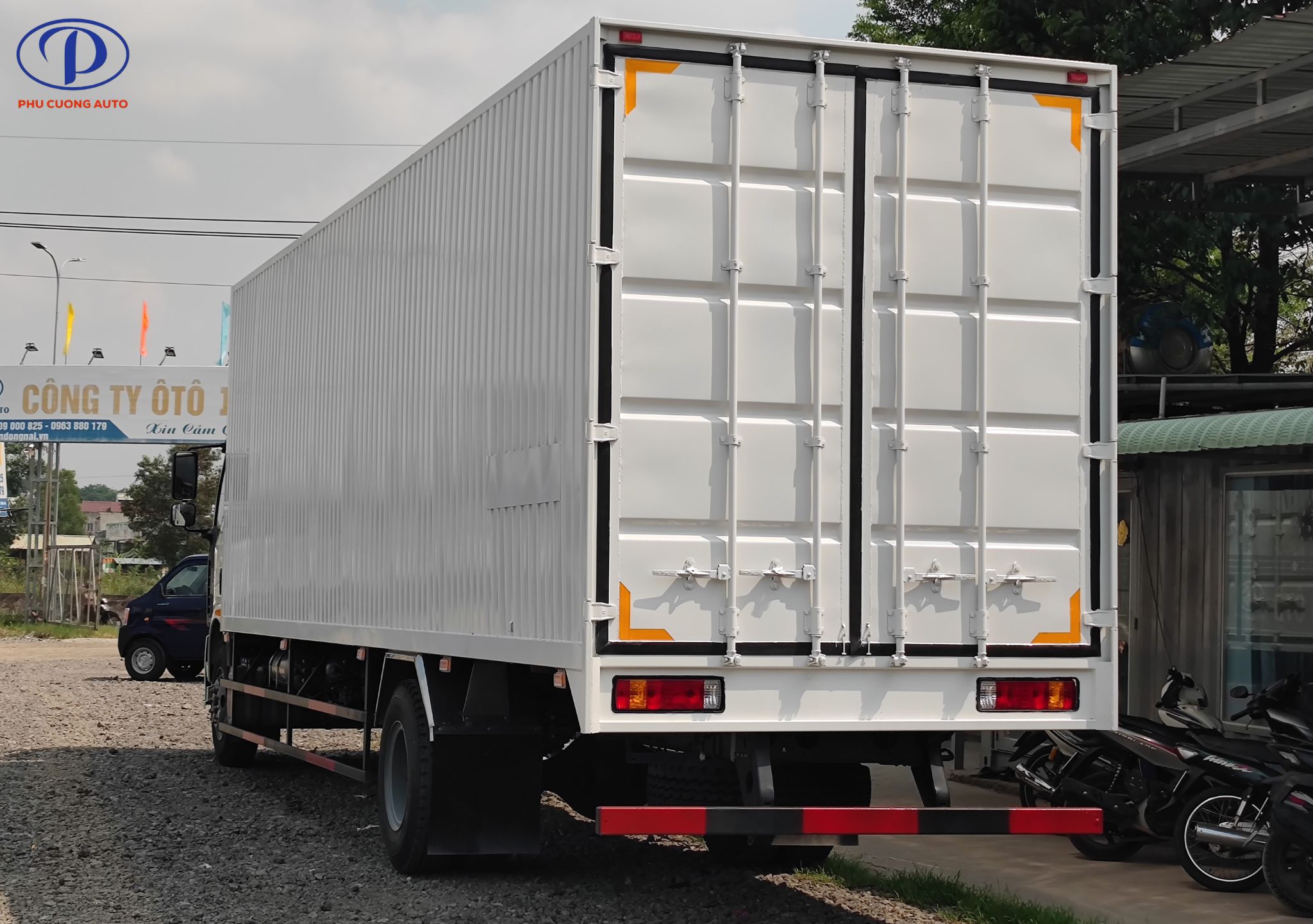 khoang-thung-container-xe-tai-faw-j6l