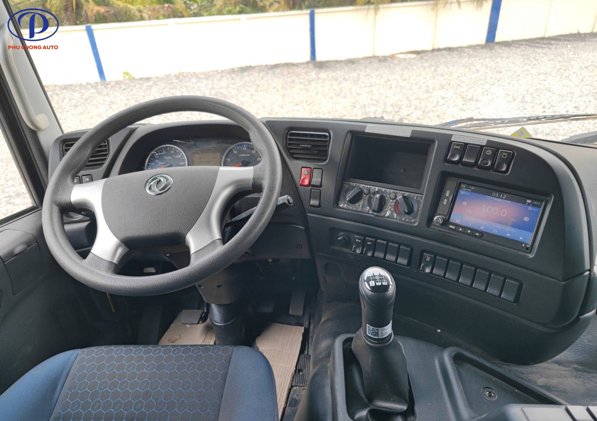 tien-ich-tren-xe-dongfeng-4-chan