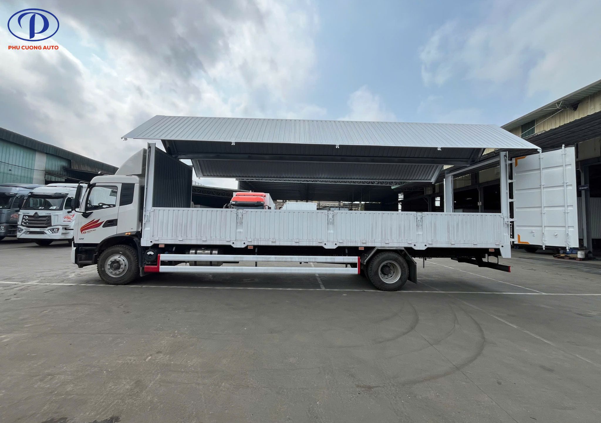 tong-the-xe-tai-dongfeng-kr180-thung-kin-canh-doi-9m6