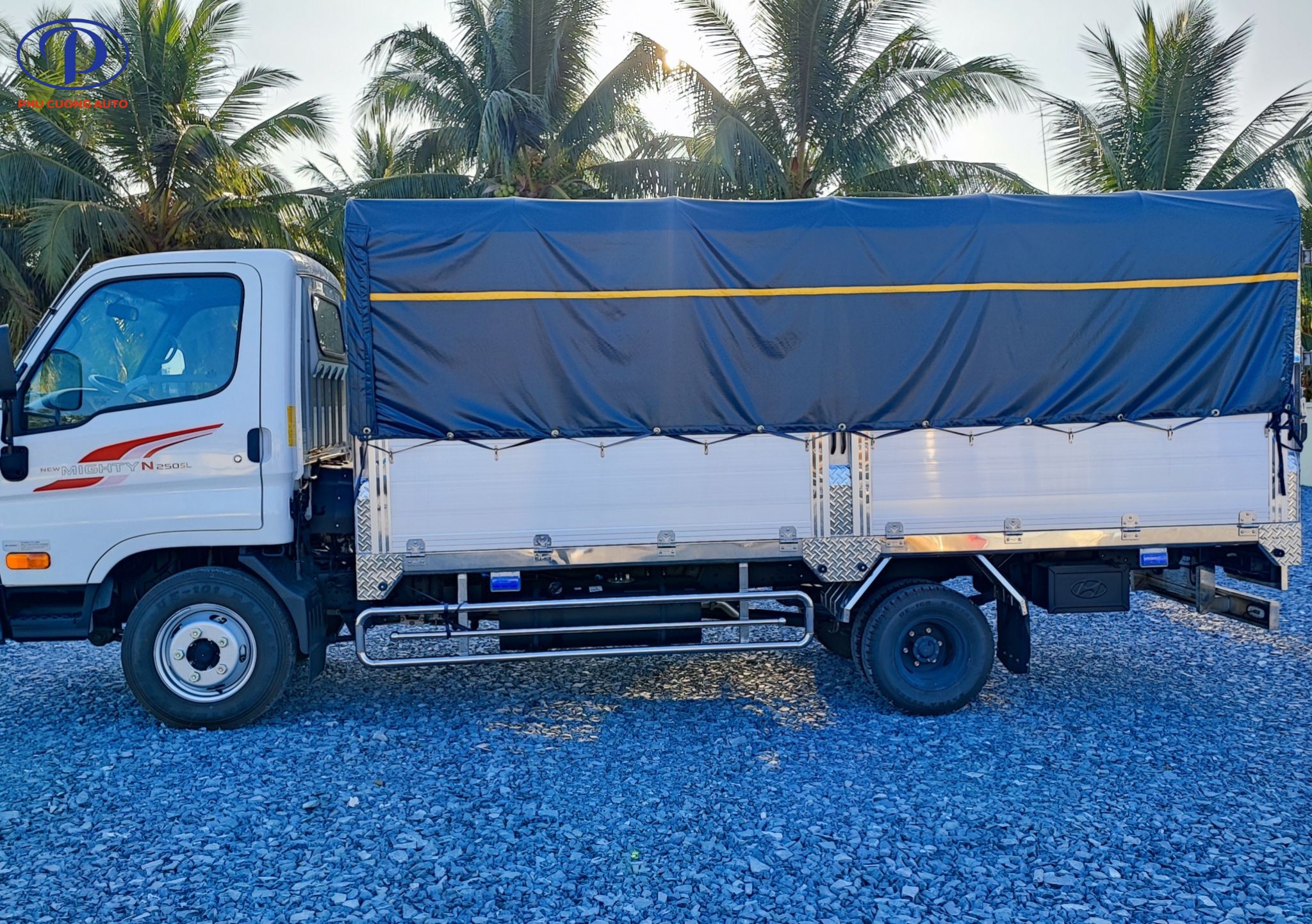 tong-the-xe-tai-hyundai-2.4-tan-thung-bat-bung-nhom