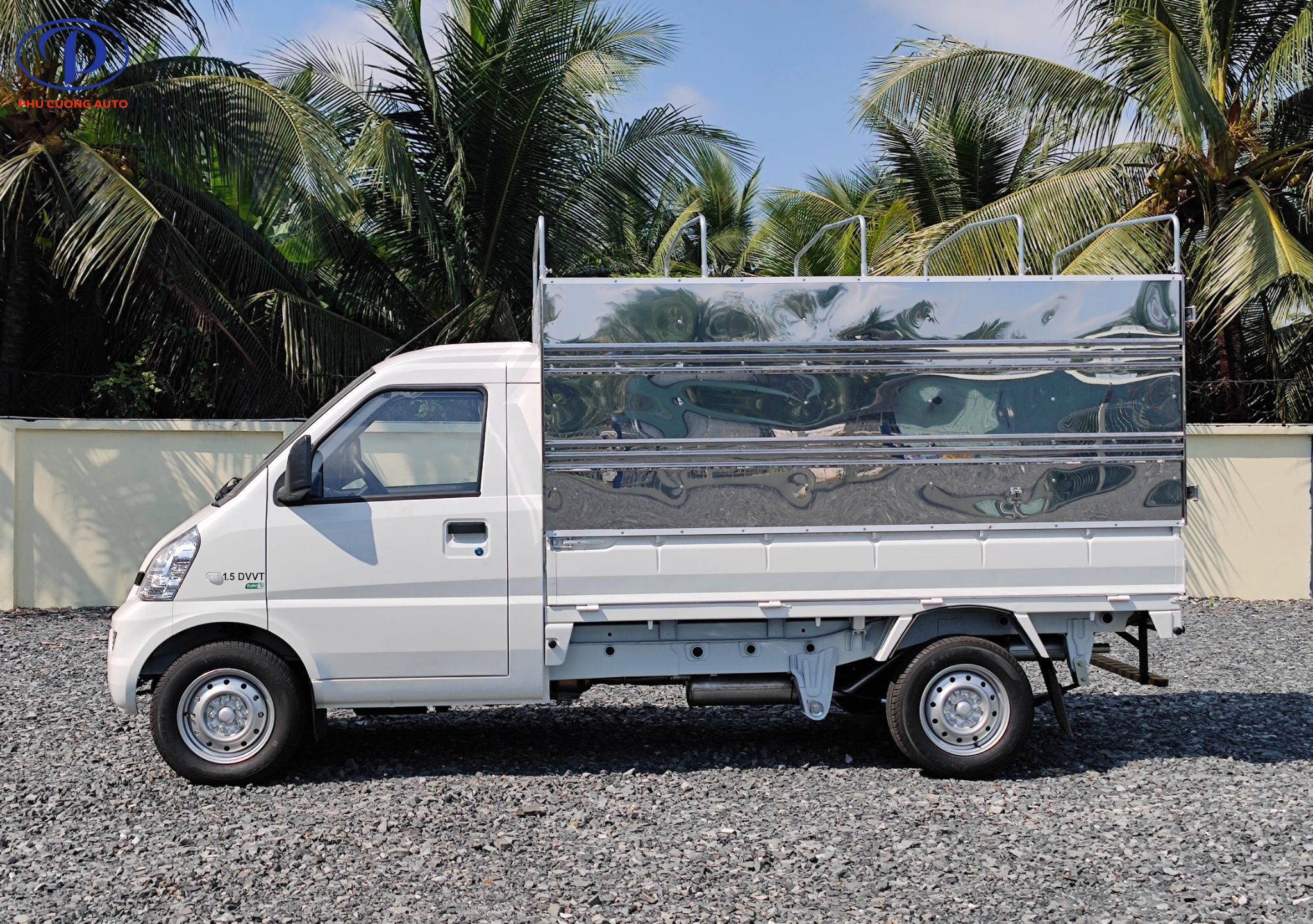 tong-the-xe-wuling-970kg-thung-bat