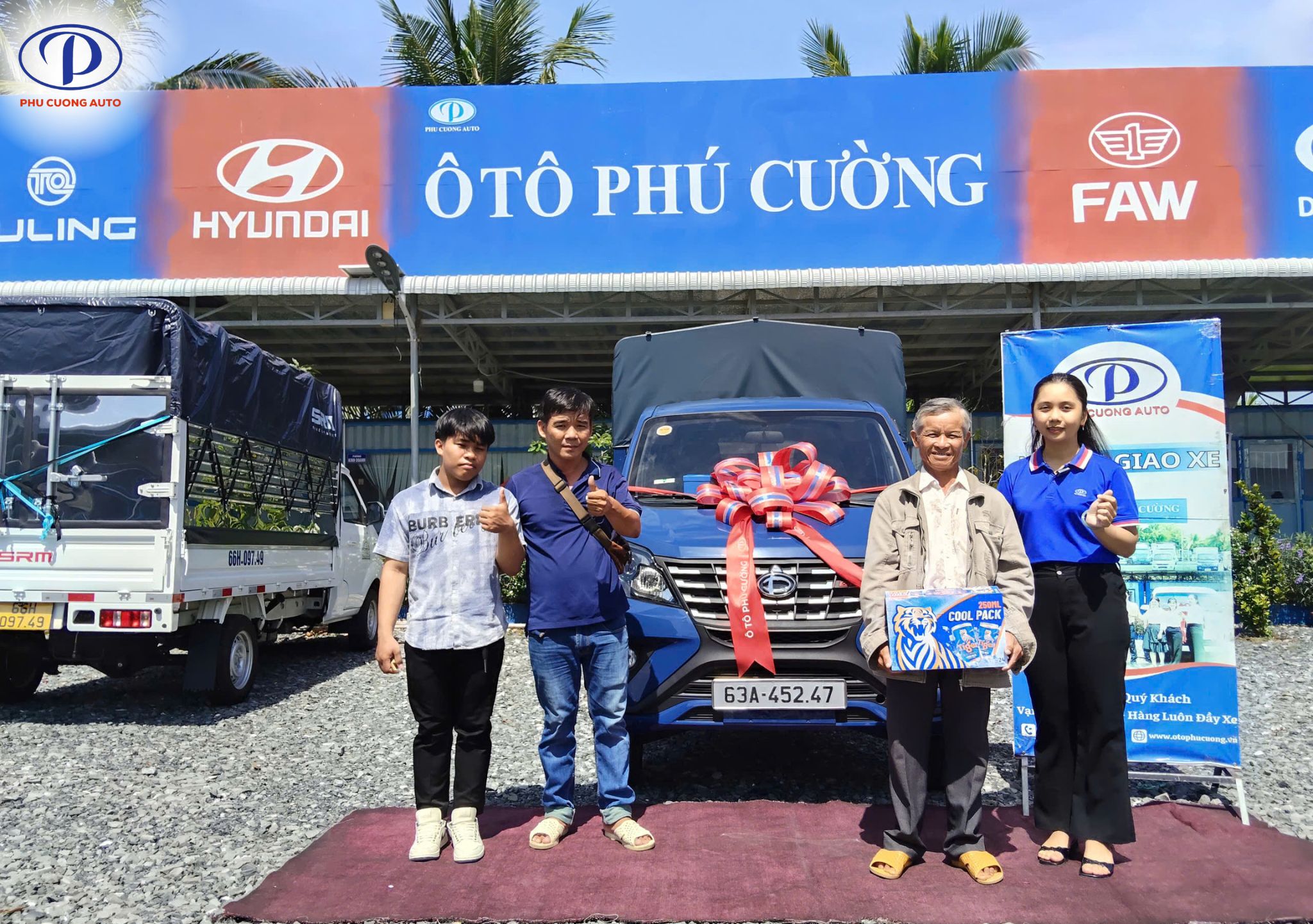 ban-giao-xe-tai-1-25-tan-thung-bat-tai-o-to-phu-cuong